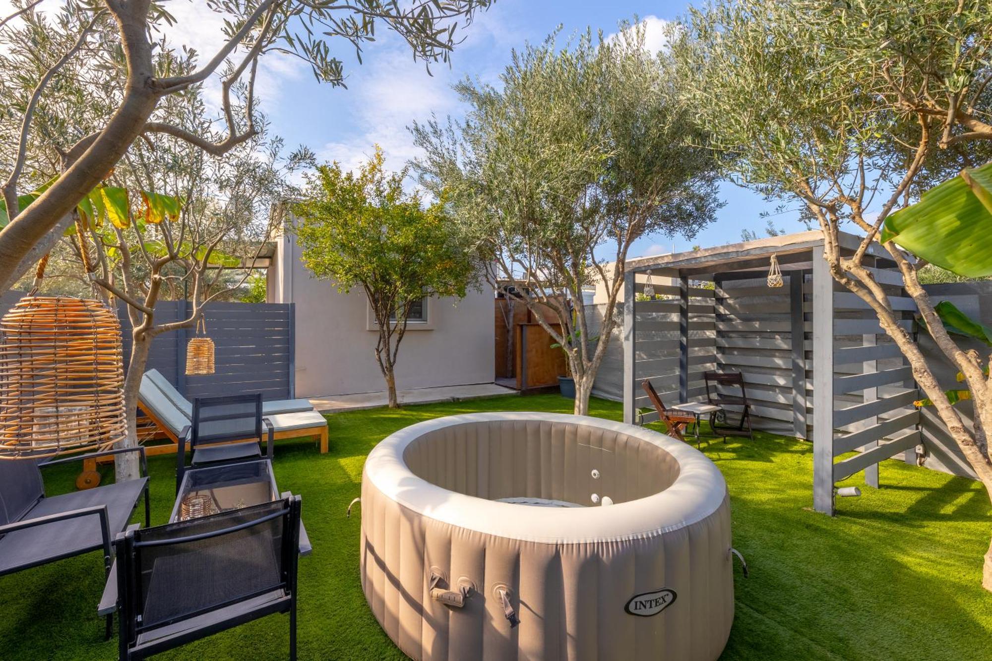 Holiday home The Away From With Hot Tub *