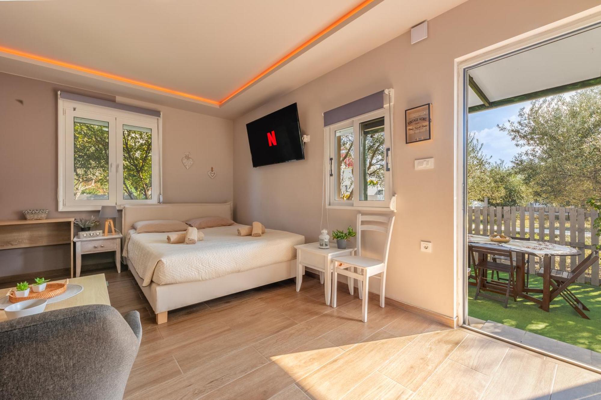 The Away From With Hot Tub Lambi (Kos)